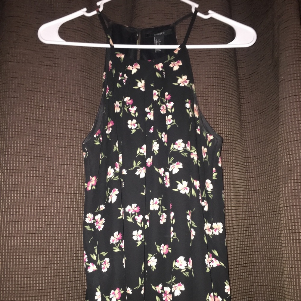 Floral sleeveless blouse.